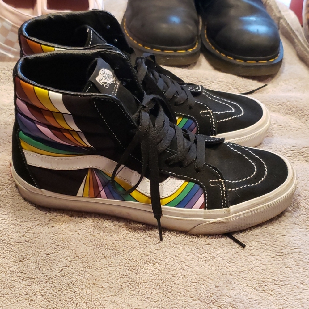 LAST DAYS Vans Sz M8 W9.5 high tops